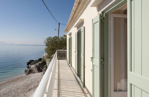 Katavolos Villa | Yellow house Upper Kaminaki Villas. Beachfront Villa On Kaminaki Beach, Corfu