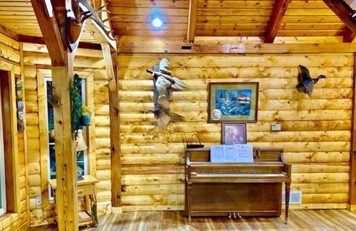 Waterville Cabin | Yellow River Lodge w/ Pool and Hot Tub Jacuzzi