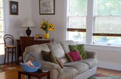 Alta Vista House | YELLOW ROSE OF TEXAS - 2.6 MILES FROM BEAUTIFUL DOWNTOWN SAN ANTONIO