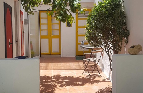 Famalicao Cottage | Yellow Rustic Cottage - close to Beach