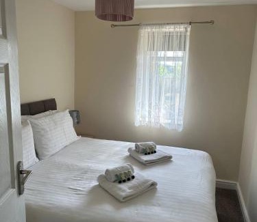 Stroud Apartment | Yellow Sunflowers Flat In Stroud