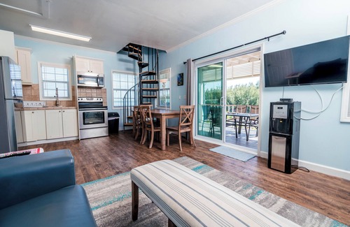 Spanish Wells House | Yellow Tail cottage with FREE Golf Cart