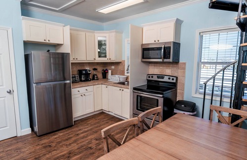Spanish Wells House | Yellow Tail cottage with FREE Golf Cart