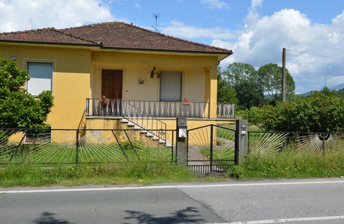 Pallerone House | Yellow Villa in Lunigiana-Tuscany