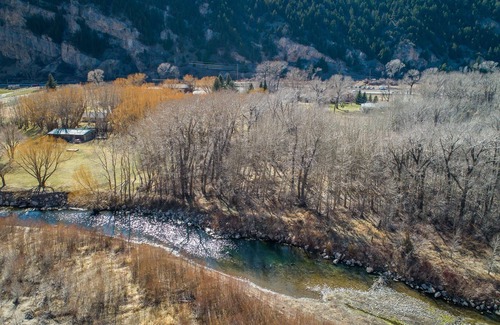 Livingston Cabin | Yellowstone Cabin on 4 acres: Sleeps 8, river access & Pets ok!