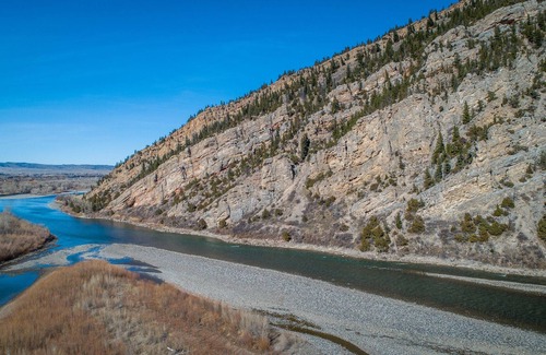 Livingston Cabin | Yellowstone Cabin on 4 acres: Sleeps 8, river access & Pets ok!