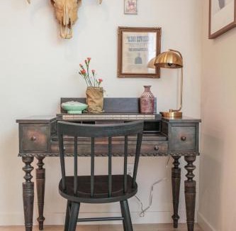 Livingston House | Yellowstone Flats