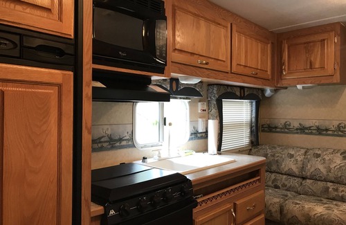 Livingston House | Yellowstone river, mountain streams. Yellowstone Park a 40 minute drive away