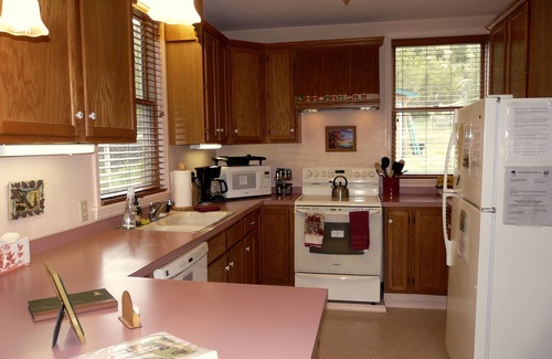 Gardiner Cabin | Yellowstone Vacation Home close to Yellowstone! A/C! Hot Springs nearby!