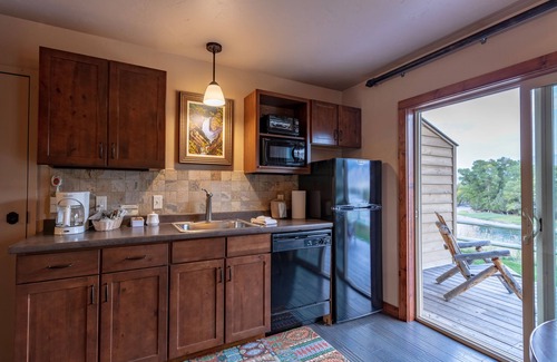 Livingston Cabin | Yellowstone Valley Lodge, an Ascend Collection Hotel