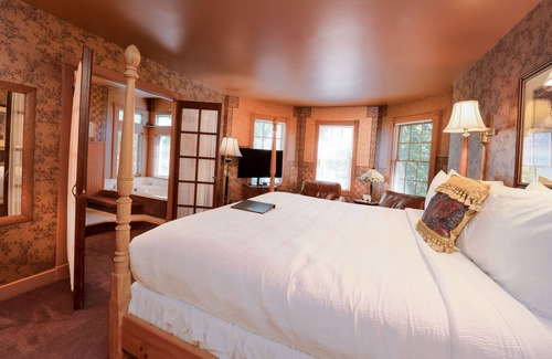 South Haven Bed & Breakfast | Yelton Manor Bed & Breakfast