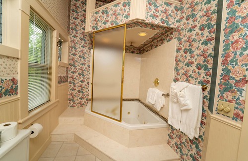 South Haven Bed & Breakfast | Yelton Manor Bed & Breakfast
