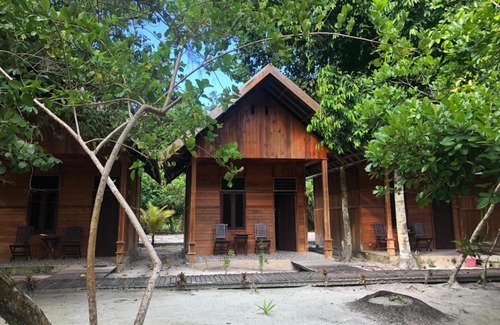 Raja Ampat House | Yenkoranu Homestay and Dive Center