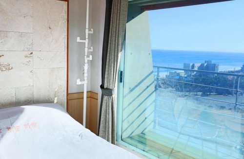 Yeongdeok House | Yeongdeok Blue Road Town Pension