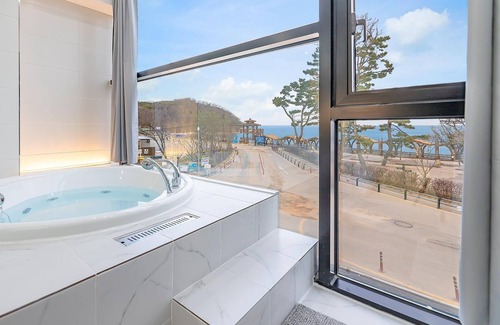 Suwon House | Yeongheongdo Badanoel spa Pension