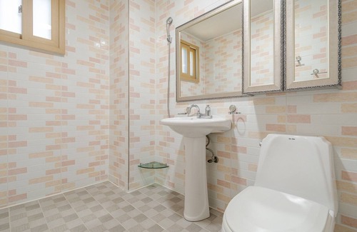 Suwon House | Yeongheungdo Rainbow Ocean View Pension