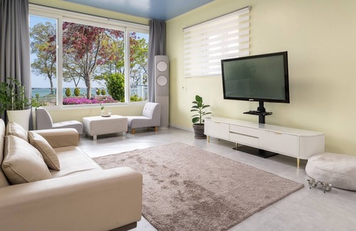 Suwon House | Yeongheungdo Sunset Spa Pension