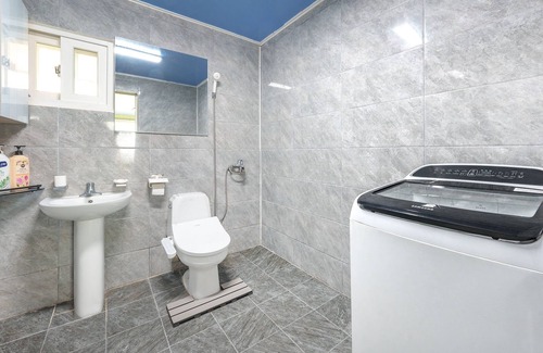 Suwon House | Yeongheungdo Sunset Spa Pension