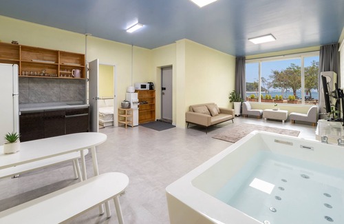 Suwon House | Yeongheungdo Sunset Spa Pension
