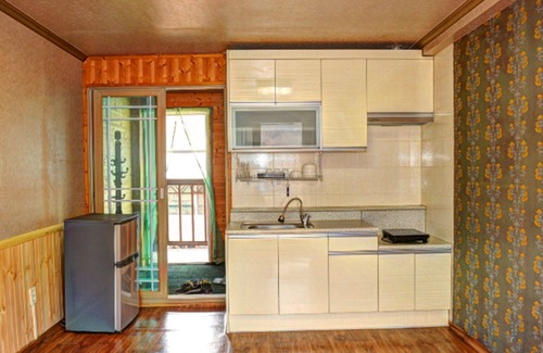 Yeongwol House | Yeongwol Riverside White House Pension