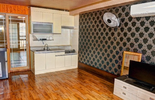 Yeongwol House | Yeongwol Riverside White House Pension