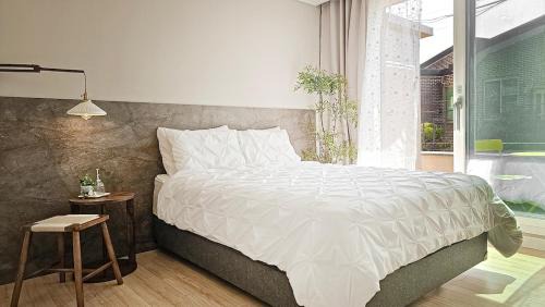 Yeonhui-dong Apartment | Yeonnam Scenery