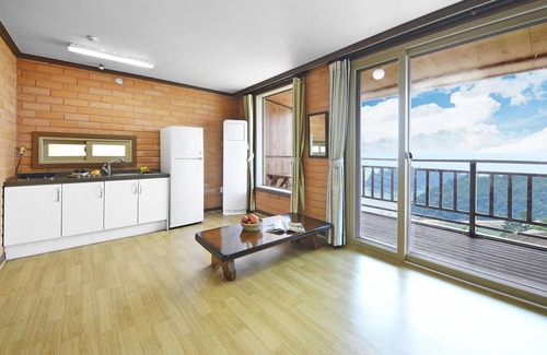 Pokchon House | Yeosu Hwangto Pension