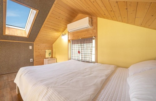 Pokchon House | Yeosu Noeul Walk Pet Pension