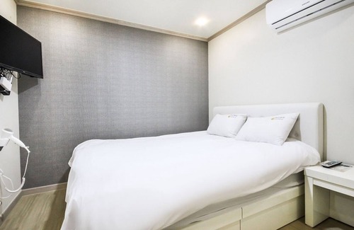 Hak-dong Hotel | Yeosu Rainbow Self Check-in Motel