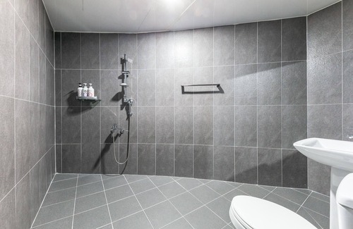 Hak-dong Hotel | Yeosu Rivera Hotel