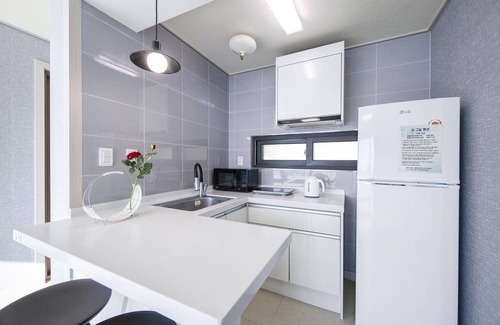 Hwajeong House | Yeosu Sumgeunel Pension