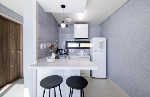 Hwajeong House | Yeosu Sumgeunel Pension