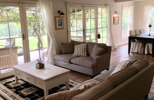 Kangaroo Valley House | Yerrunga - The Old School with " old school charm "