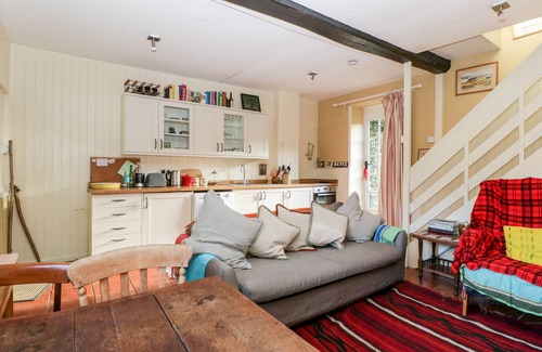 Docklow Cottage | YEW TREE COTTAGE, pet friendly, with open fire in Leominster