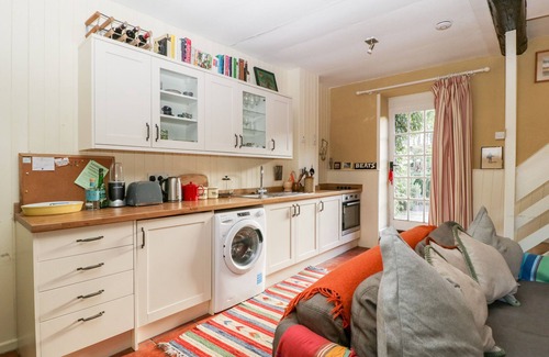 Docklow Cottage | YEW TREE COTTAGE, pet friendly, with open fire in Leominster
