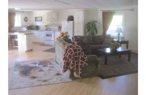 Young Harris Apartment | Yewit Center - "The Balcony" - PET GOES 4 FREE