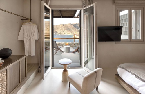 Kithnos Hotel | Yfes