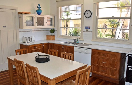 South West Rocks Cottage | Yia Yia's Place - walk to the beach