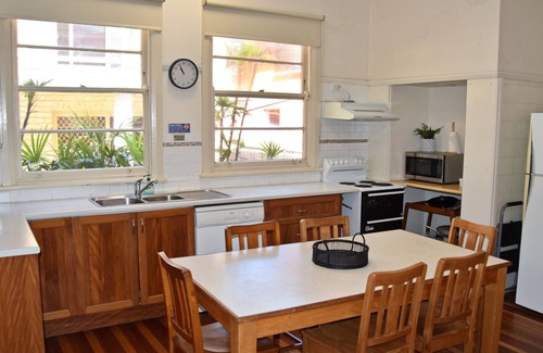 South West Rocks Cottage | Yia Yia's Place - walk to the beach