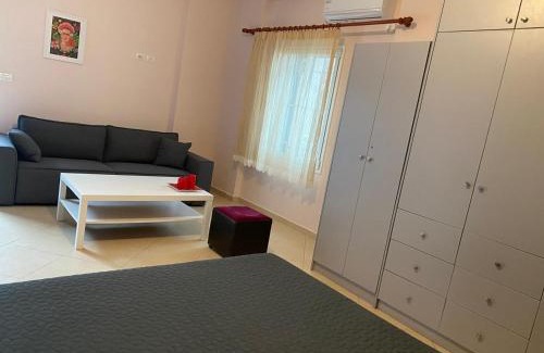 Himare Apartment | Yiannis & Victoria Villa
