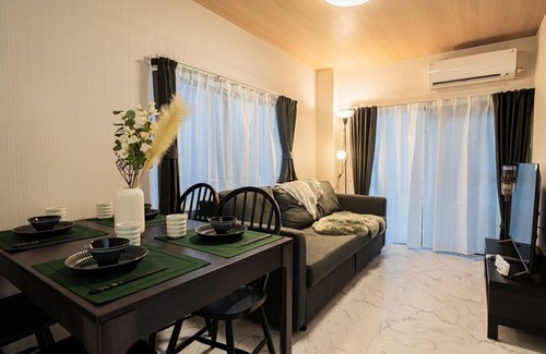 Funabori Apartment | Yinojia: Bright, clean interior. Quiet yet convenient, near 24 - hr stores.Rm101