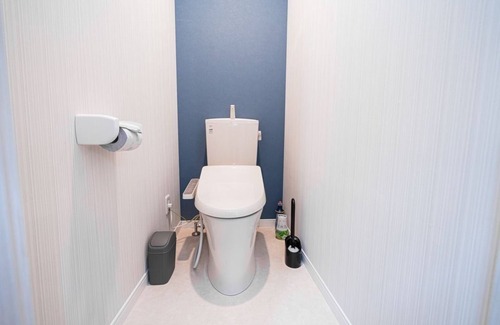 Funabori Apartment | Yinojia: Bright, clean interior. Quiet yet convenient, near 24 - hr stores.Rm101