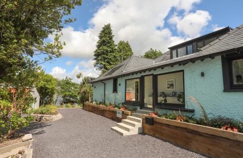 Bangor House | Ynys Faelog