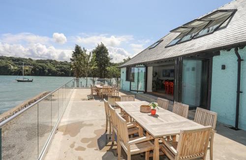 Bangor House | Ynys Faelog