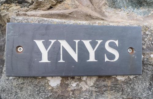 Dyffryn Ardudwy House | Ynys