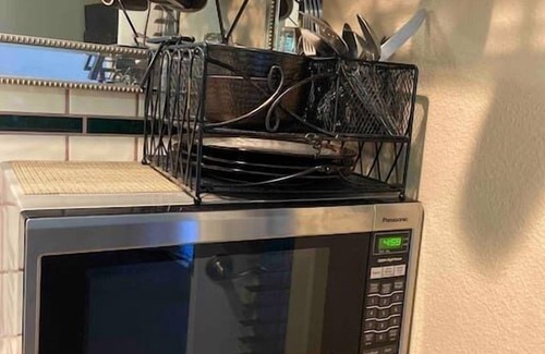 Yosemite West Apartment | YoBee! Heart of Yosemite. Cozy Studio. Park Entrance + Free Breakfast + Dog ~L6