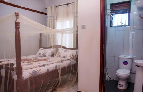 Kampala Bed & Breakfast | Yobo's Complex Guest House
