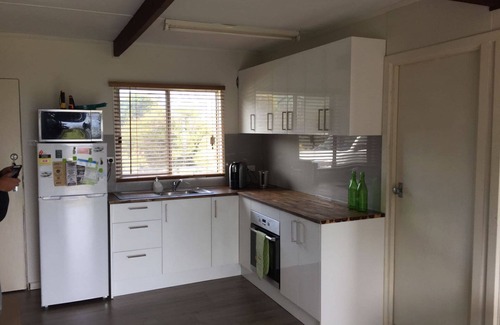 Ventnor House | YOLO! 3BR House, Views, Near PENGUINS!