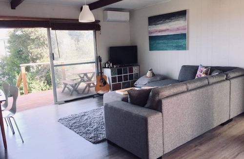 Ventnor House | YOLO! 3BR House, Views, Near PENGUINS!