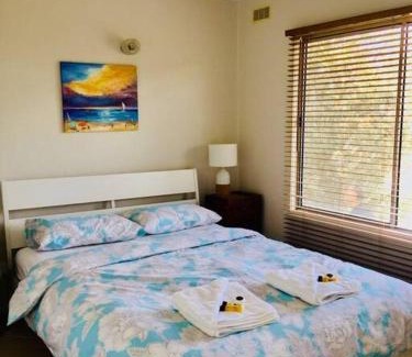 Ventnor House | YOLO- Beach-house views, near penguins, nbn!